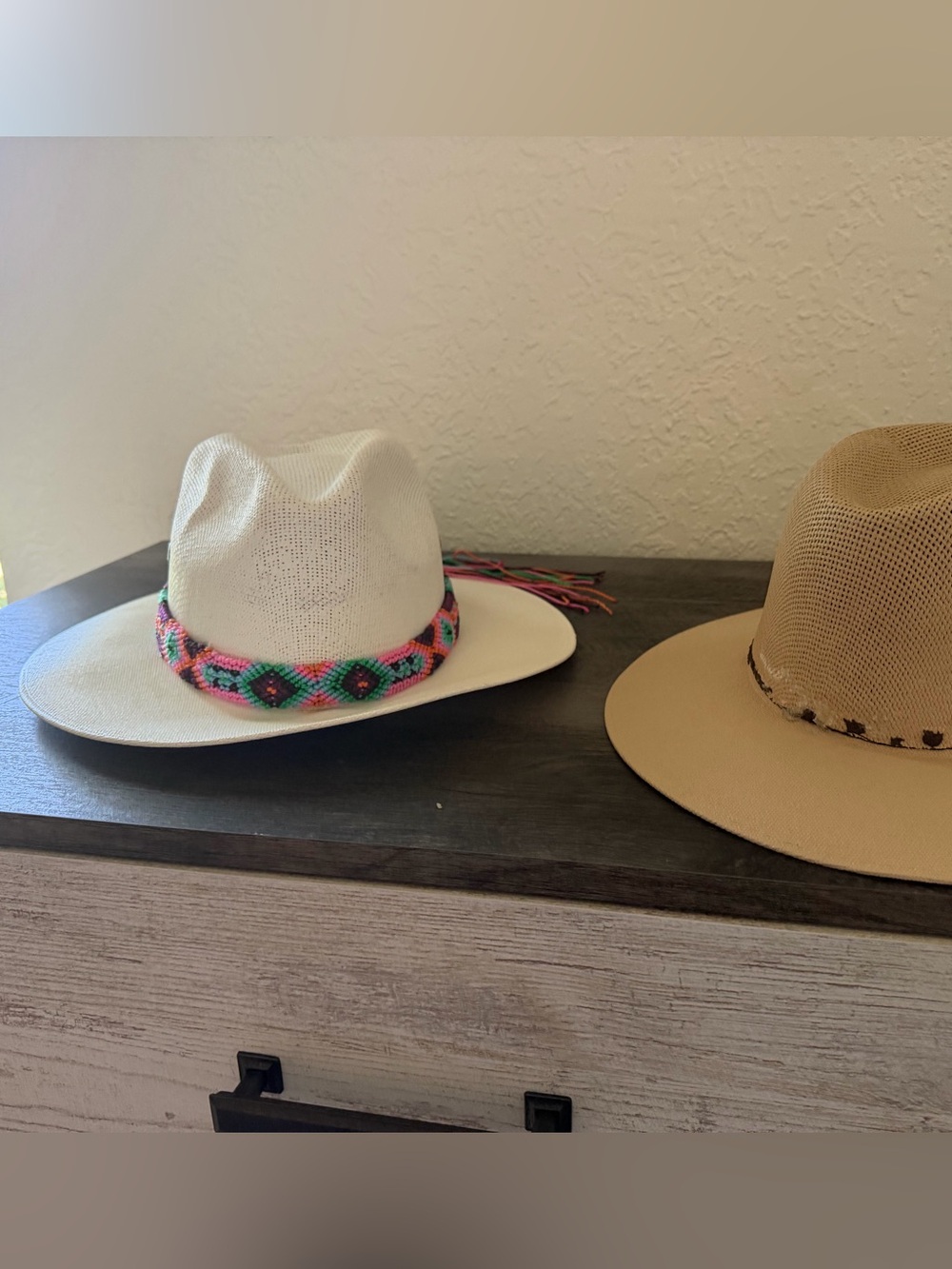 Bundle of 2 hats